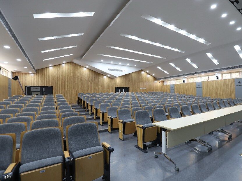 Auditorium seating LS 623 1